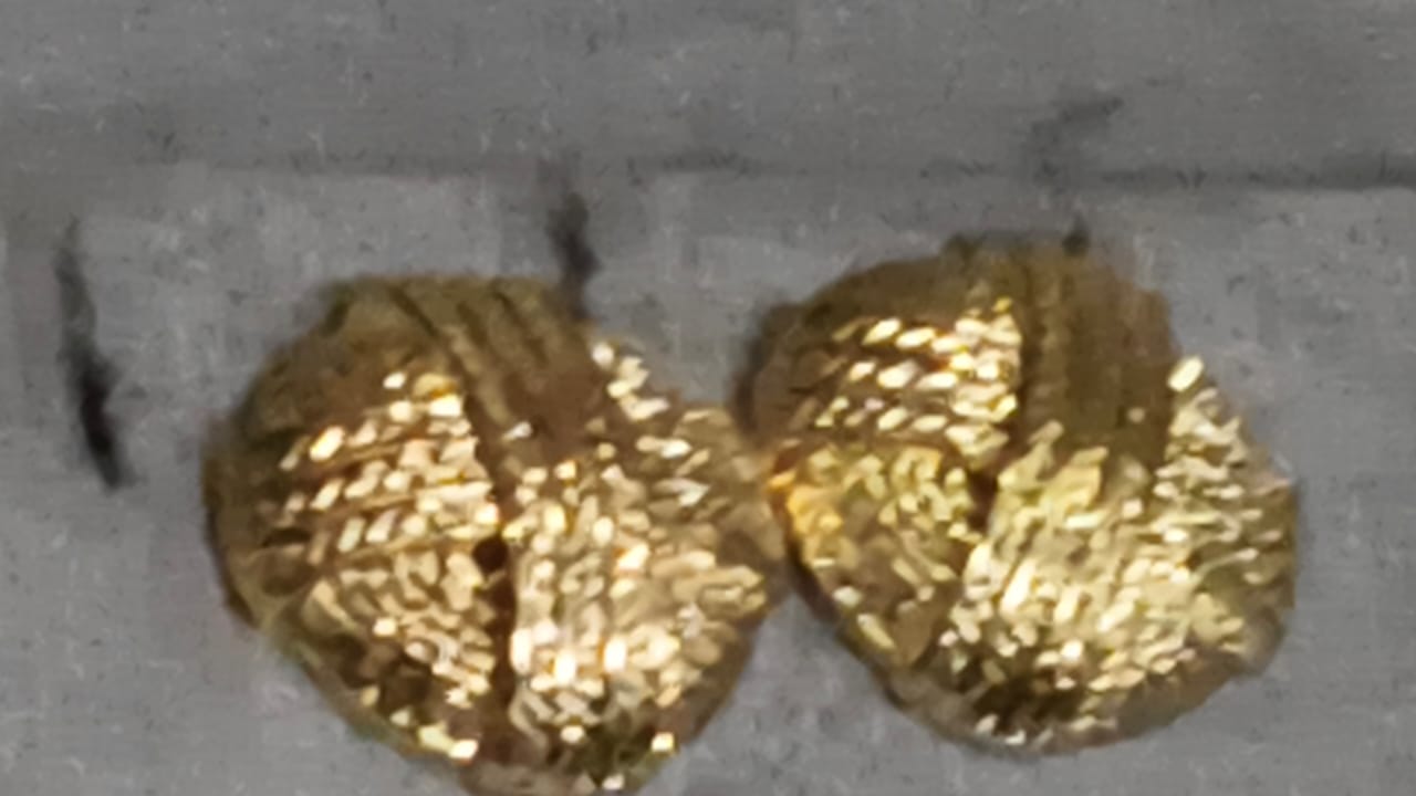 Aurelia studs